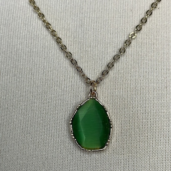 NWT 14th & Union Green Emerald Color Jewel Dangle Pendant Necklace Gold Tone - Picture 5 of 8